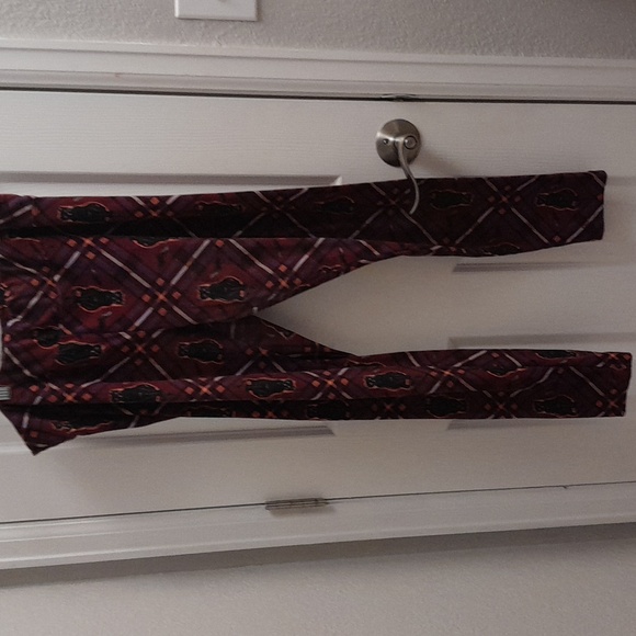 No Boundaries Black, Orange, and Maroon Halloween Leggings with black cats in XL - Picture 2 of 3